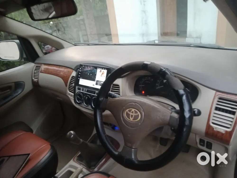Toyota Innova 2006 
8 Seater
