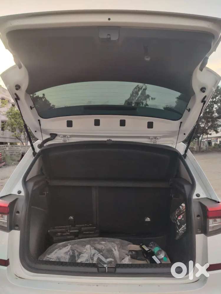 Skoda Kushaq Style 1.5 Tsi At 6 Airbag Dsg