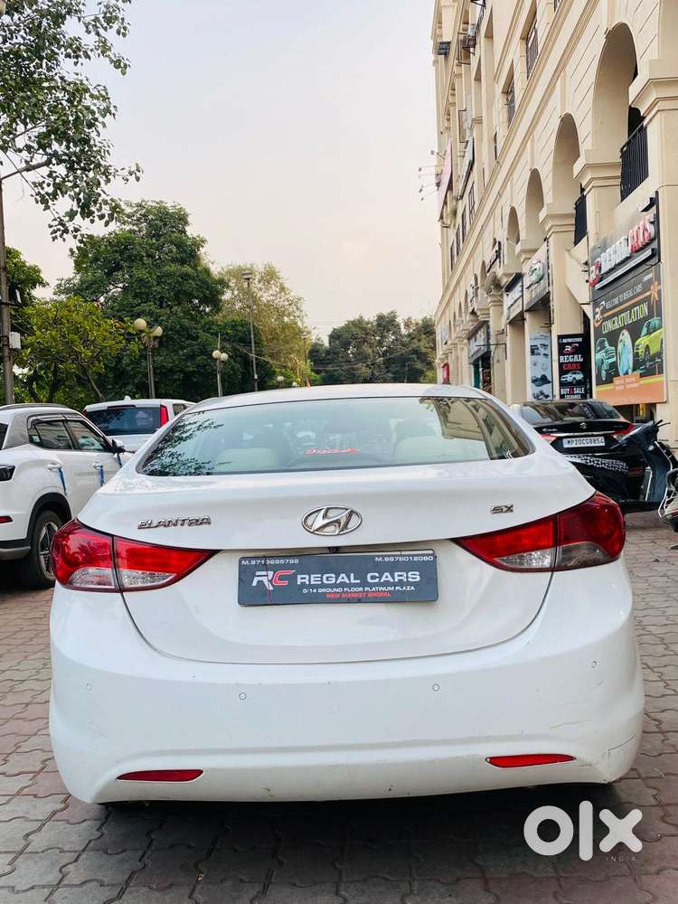Hyundai Elantra 1.8 Sx Mt, 2015, Petrol