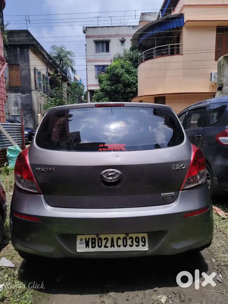 Hyundai I20 2013 Petrol Well Maintained And 30,000 Km Driven