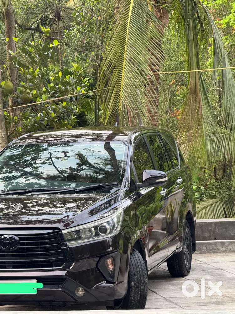 Toyota Innova Crysta 2.4 V 2017