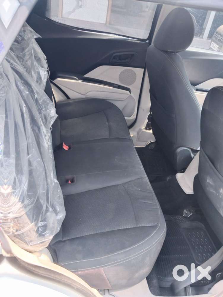 Mahindra Xuv300 1.2 W6 Amt Petrol, 2023, Petrol