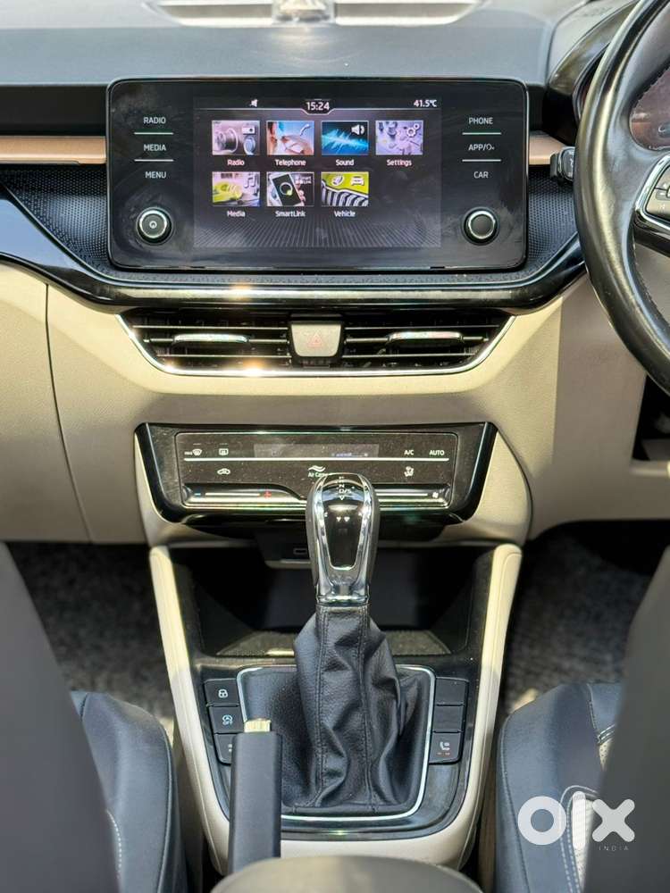 Skoda Slavia 1.0 Tsi Style At, 2023, Petrol