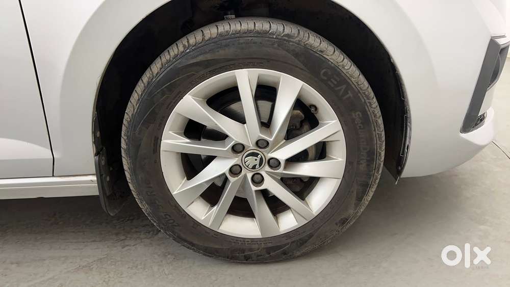 Skoda Slavia Ambition 1.0l Tsi At, 2022, Petrol
