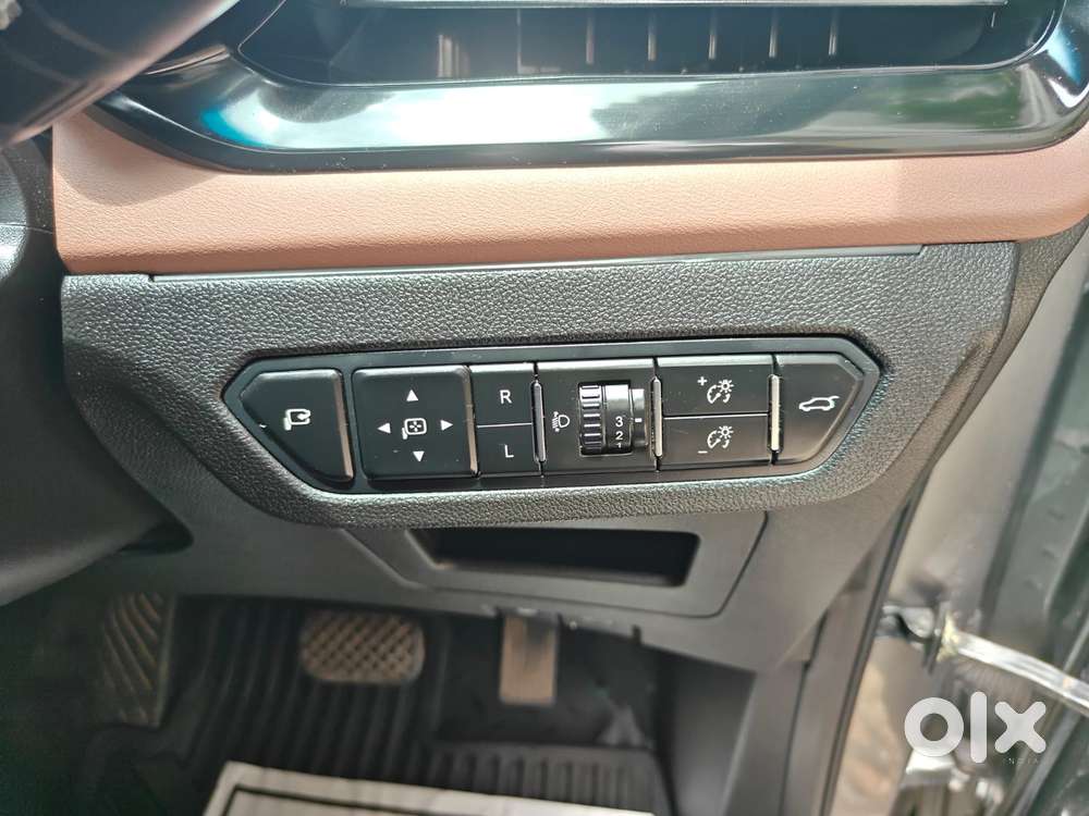 Mg Hector Plus Savvy Pro 1.5 Turbo Petrol Cvt 7 Str, 2024, Petrol