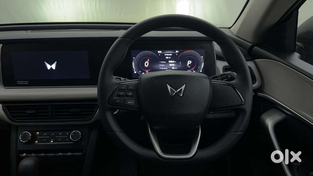 Mahindra Xuv700 2.2 Ax 5 Diesel At 7 Str, 2025, Diesel