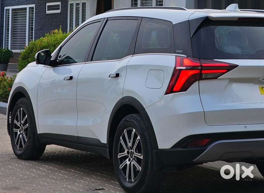 Mahindra Xuv700 2.2 Ax 7 Diesel Mt Luxury Pack Str, 2023, Diesel
