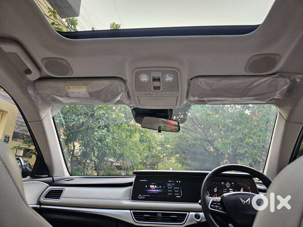 Mahindra Xuv700 2.2 Ax 7 Diesel At Luxury Pack Str, 2024, Diesel