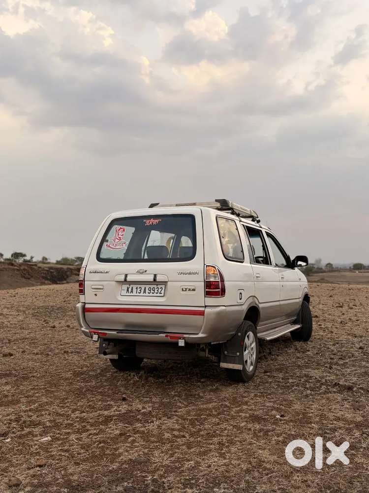 Chevrolet Tavera Neo 2012 Diesel 180000 Km Driven