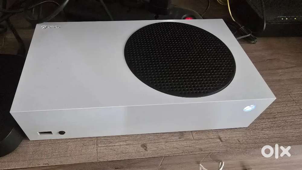 Xbox Series S - 2 contollers