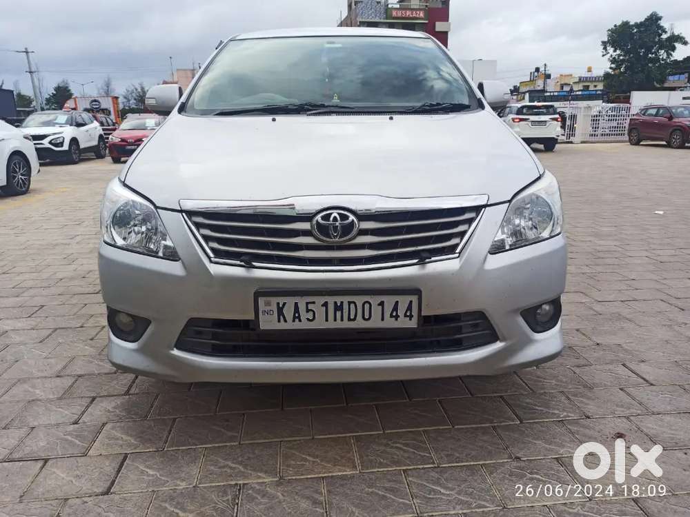 Toyota Innova 2012 2.5 V