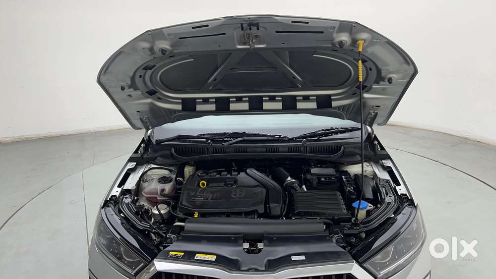 Skoda Slavia Style 1.0l Tsi Mt, 2023, Petrol