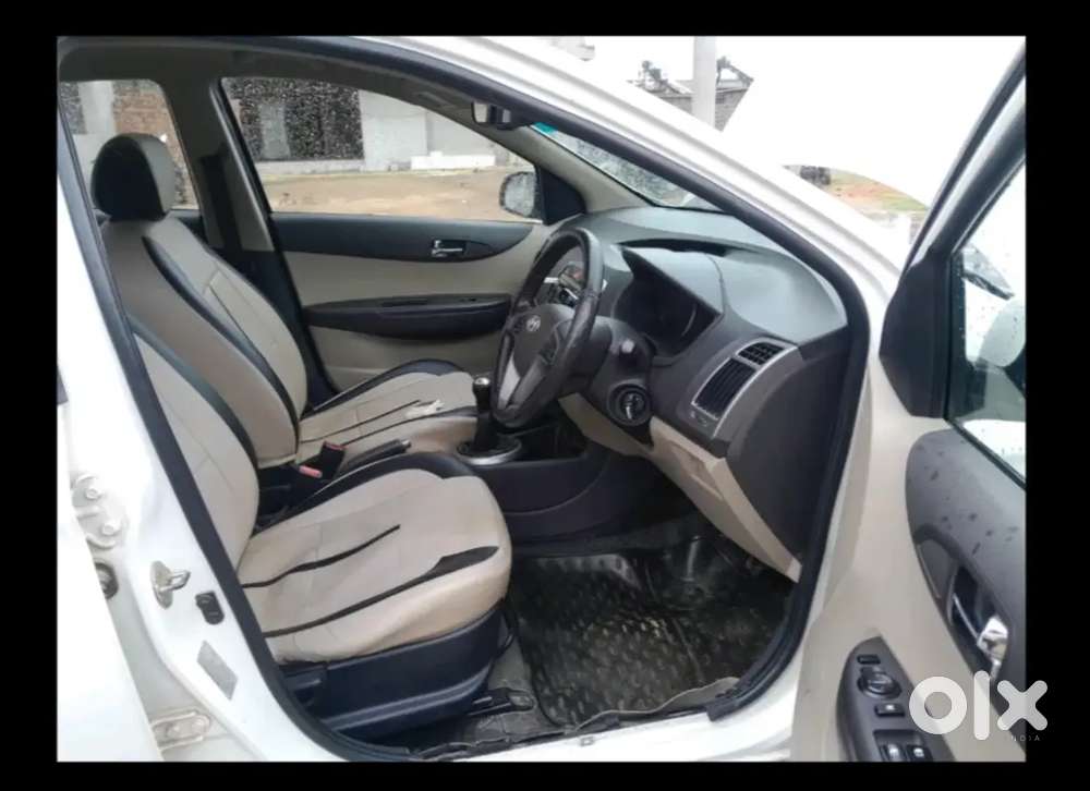 Hyundai I20, Dec 2013, Petrol, Well Maintained, 1st Owner, 99000 Kms