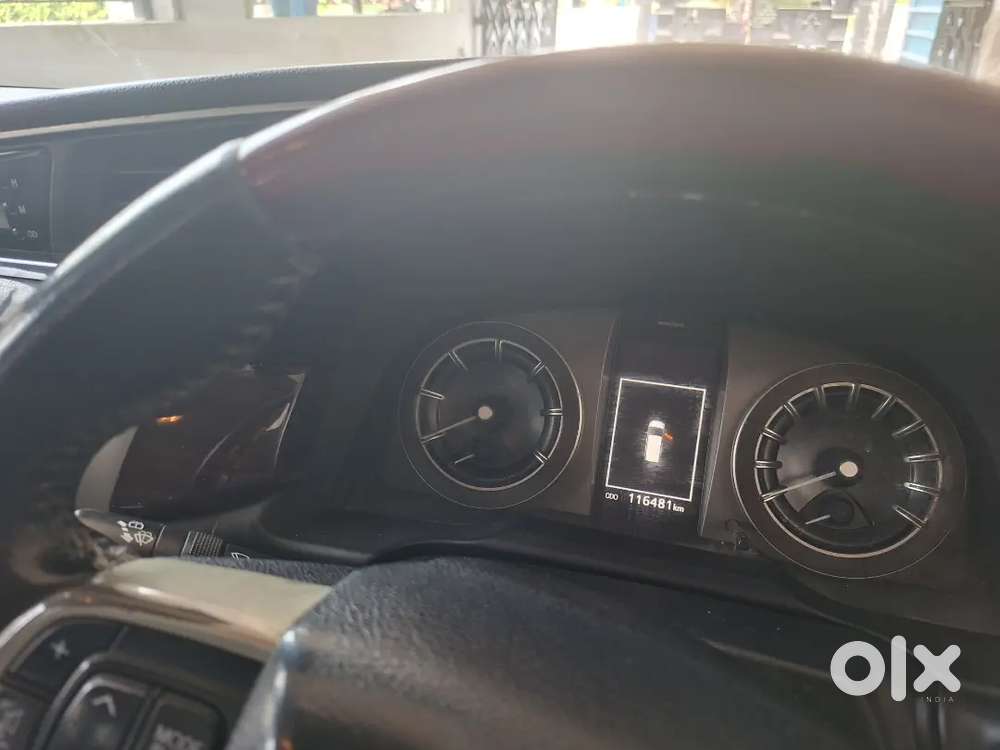 Toyota Innova Crysta 2017 Diesel 120000 Km Driven