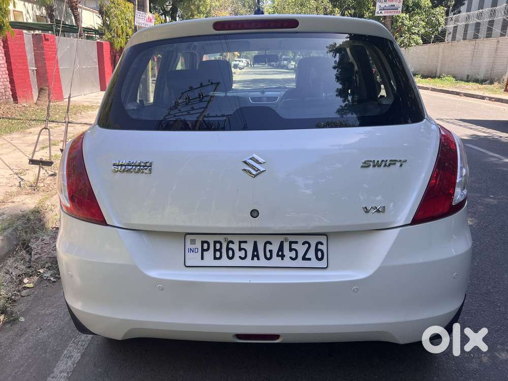 Maruti Suzuki Swift Vxi Optional, 2016, Petrol