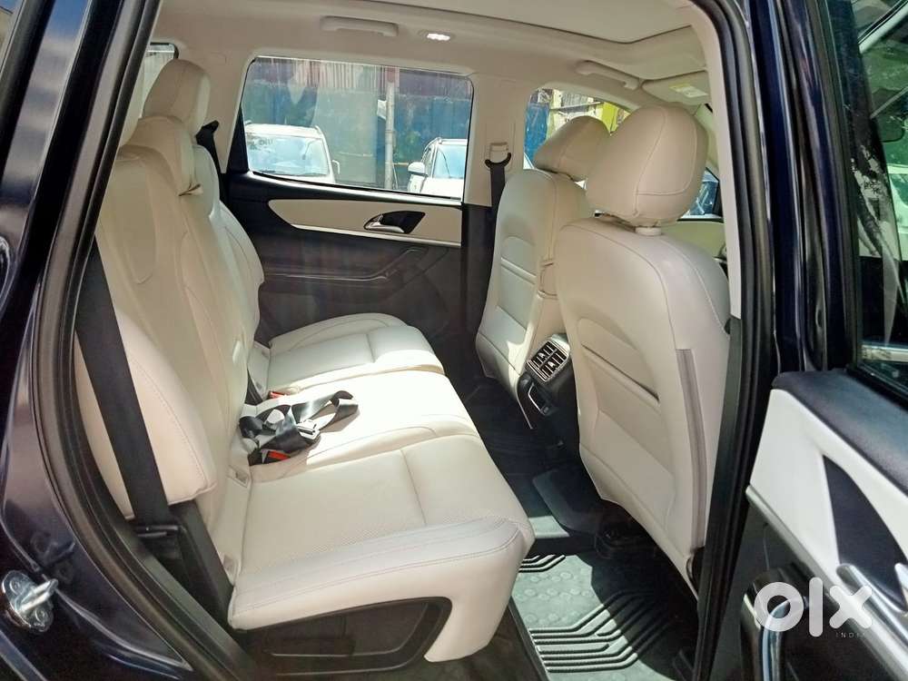 Mahindra Xuv700 2.0 Ax 7 Petrol At Str, 2025, Petrol