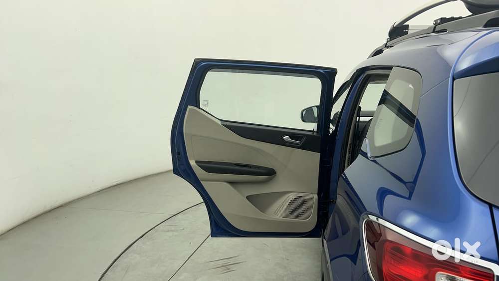 Renault Triber Rxz, 2023, Petrol
