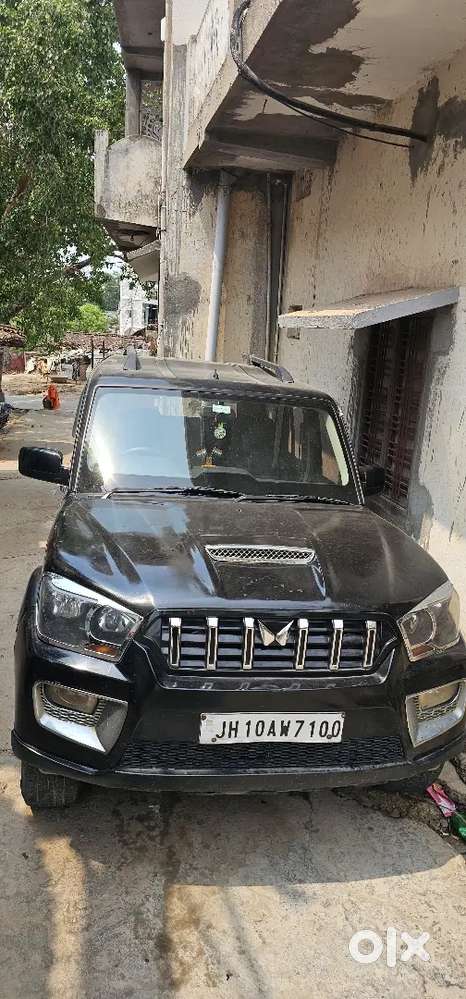 Mahindra Scorpio S4 2016