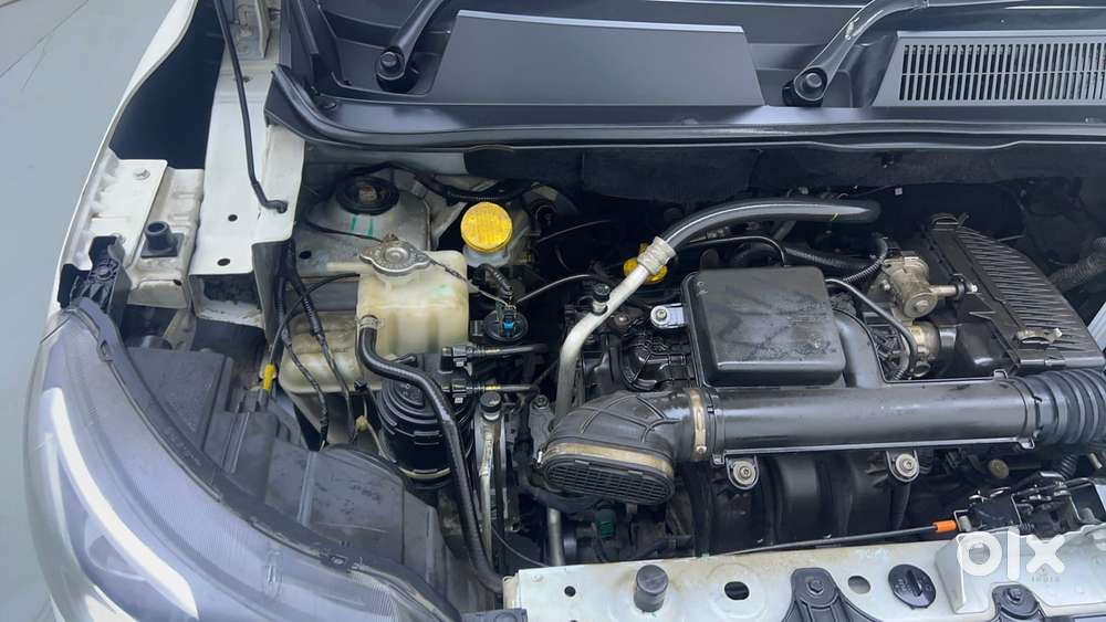 Renault Triber Rxz, 2022, Petrol