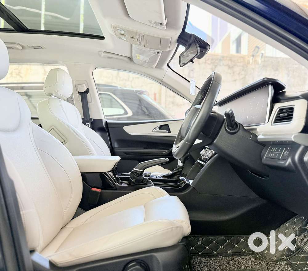 Mahindra Xuv700 2.2 Ax 7 Diesel At Str, 2022, Diesel