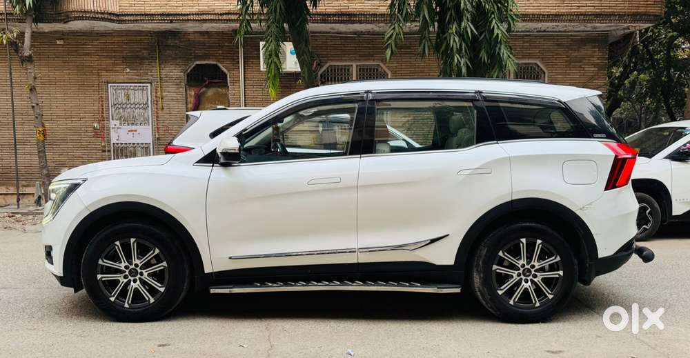 Mahindra Xuv700 2.0 Ax 7 Petrol Mt Str, 2023, Petrol