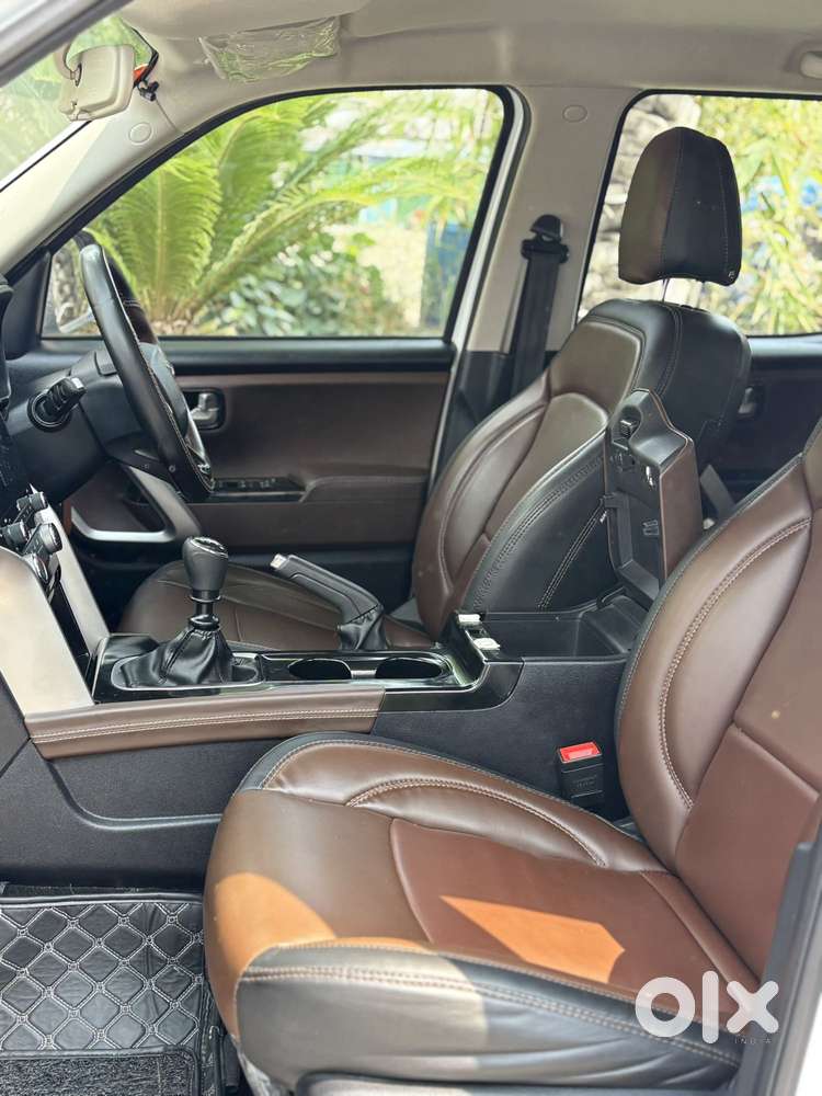 Mahindra Scorpio-n 2.0 Z2 Petrol Mt 7 Str, 2024, Petrol