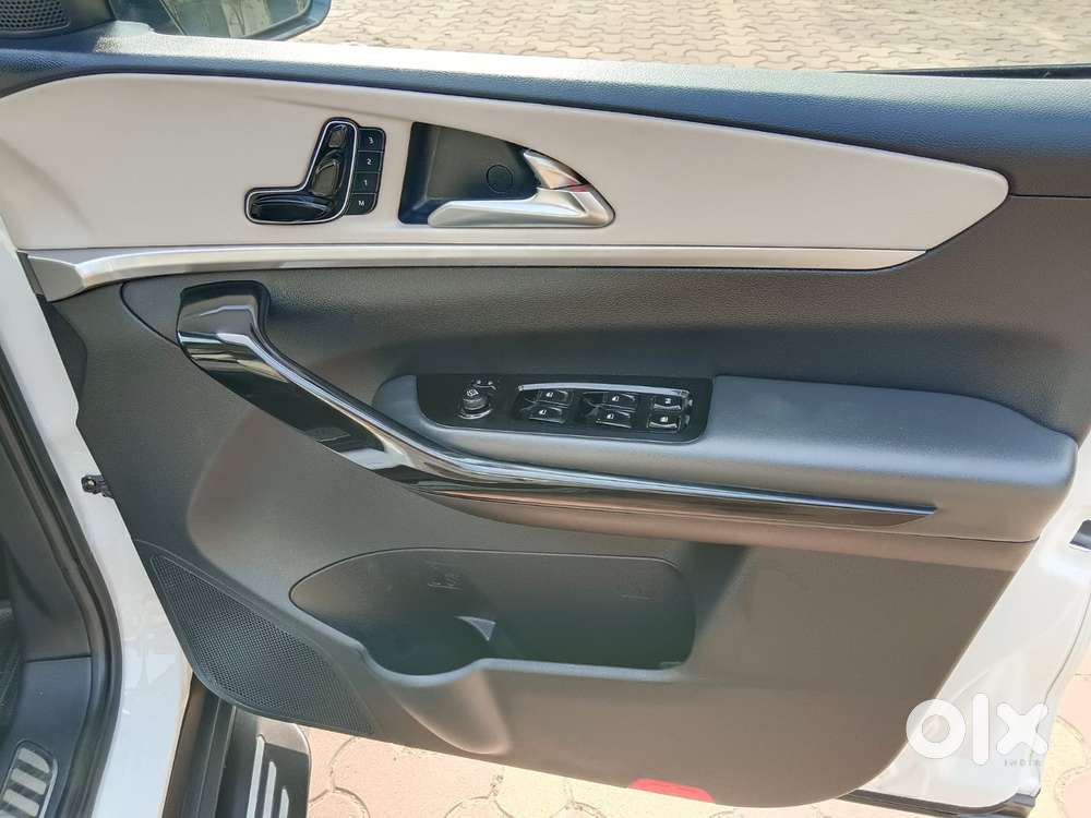 Mahindra Xuv700 2.2 Ax 7 Diesel At Str, 2022, Diesel