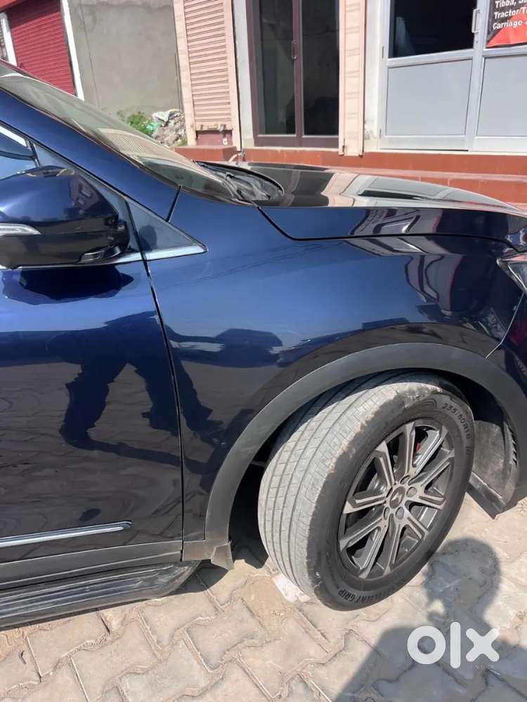 Mahindra Xuv700 2023 Diesel 27000 Km Driven