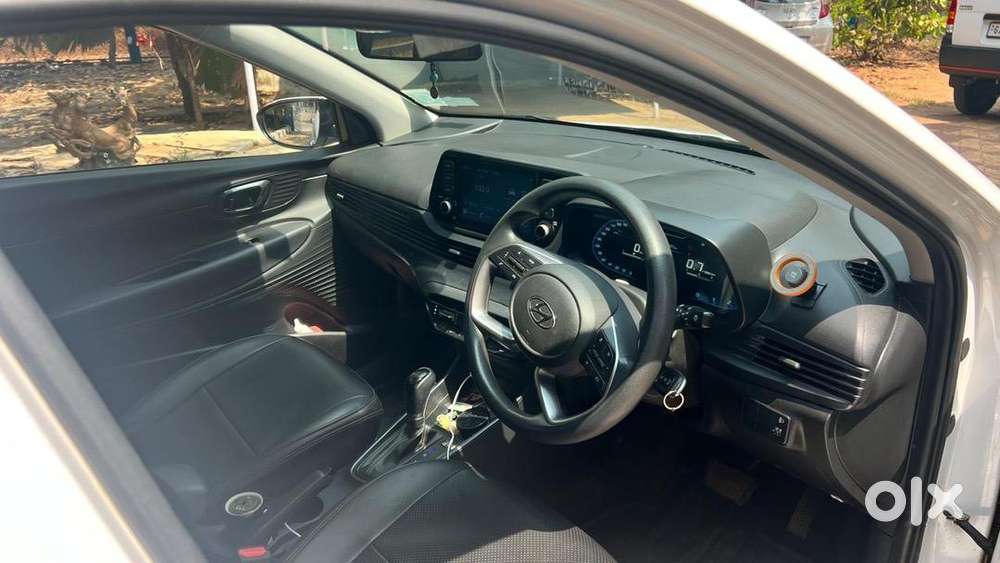 Hyundai I20 Sportz Petrol At - Excellent Condition And Under Warranty