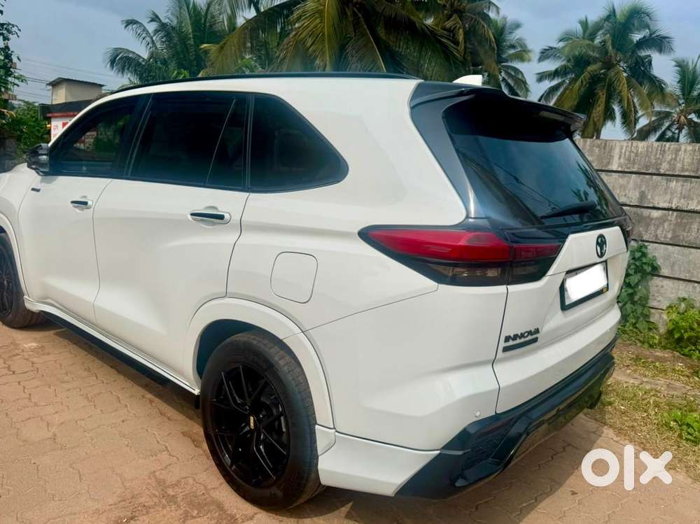 Toyota Innova Hycross 2.0 Zx Hybrid 7 Str, 2024, Petrol