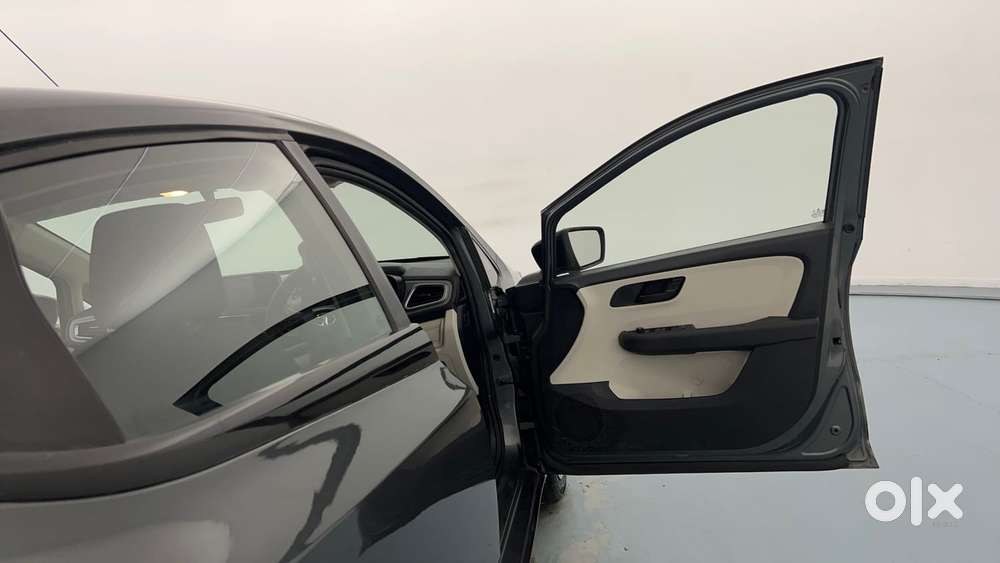 Tata Altroz 1.2 Xm Plus, 2022, Petrol