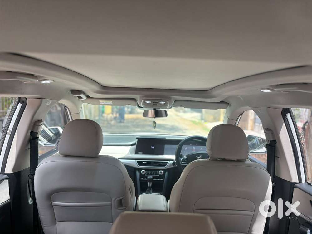 Mahindra Xuv700 2.2 Ax 7 Diesel At Luxury Pack Str, 2022, Petrol