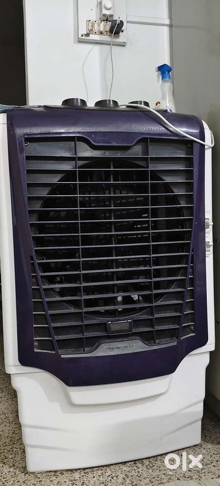 Snowcrest by Hindware Cooler with free stand