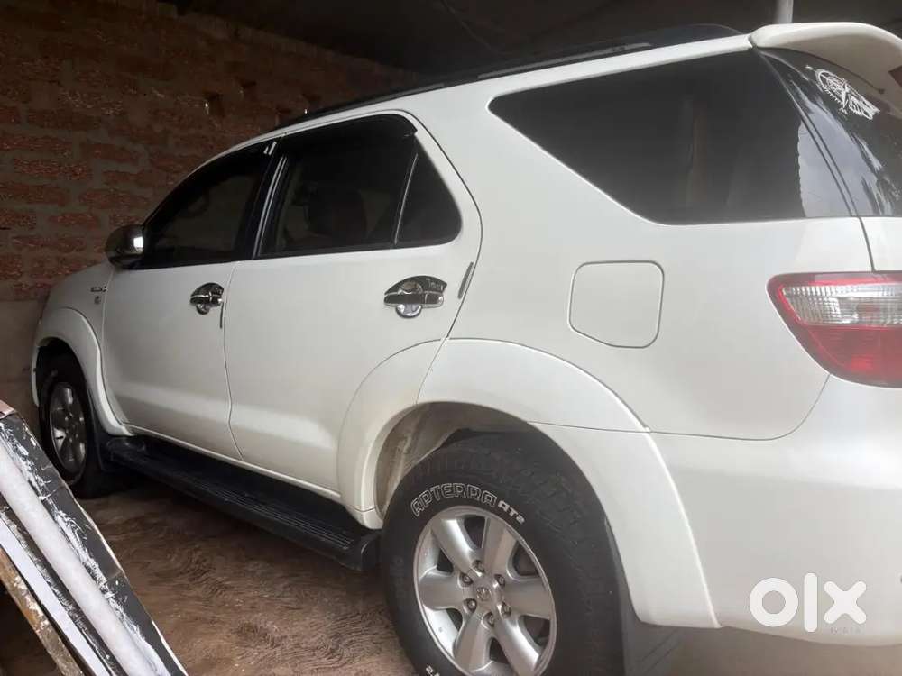 Toyota Fortuner 2011