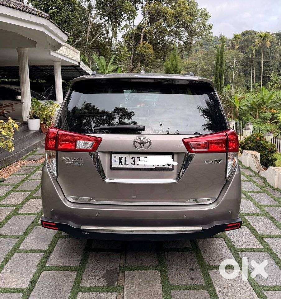 Toyota Innova Crysta 2.4 V, 2023