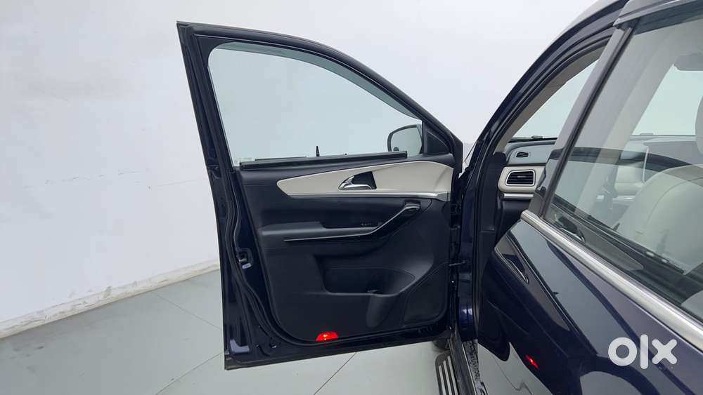 Mahindra Xuv700 2.0 Ax 7 Petrol At Str, 2021, Petrol