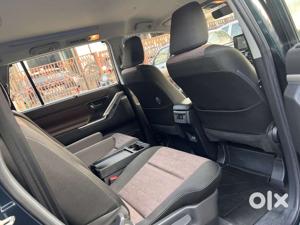 Toyota Innova Hycross 2.0 Vx Hybrid 8 Str, 2024, Cng & Hybrids