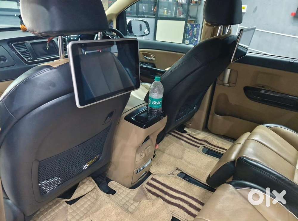 2021 model kia carnival limousine AT  1.04 lakh kilometres driven