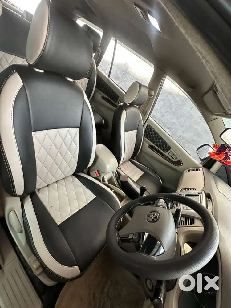Innova (2012) 2.5 V 7 Seater