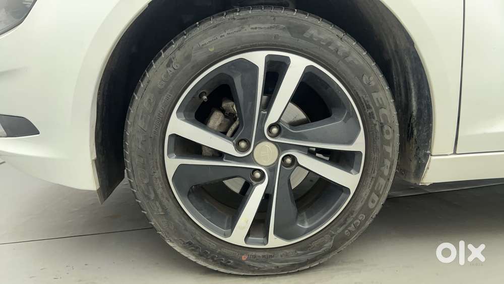 Tata Altroz Xza Petrol, 2024, Petrol