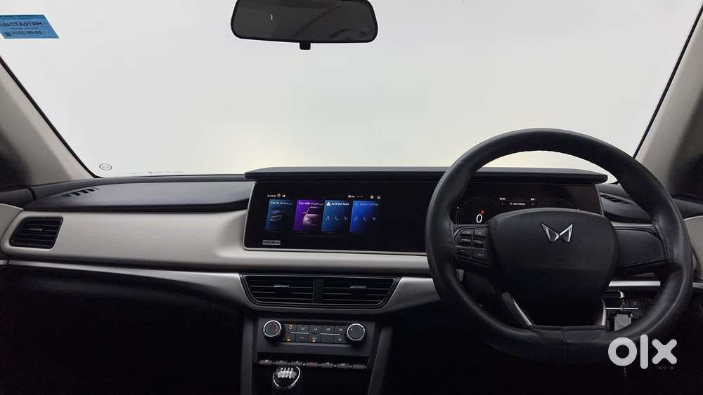 Mahindra Xuv700 2.0 Ax 5 Petrol Mt Str, 2023, Petrol