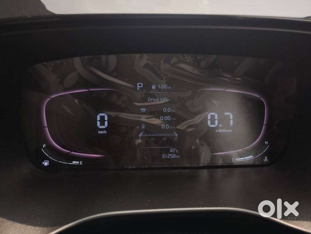 Kia Carens 1.4 Luxury Plus Dct 7 Str, 2022, Petrol