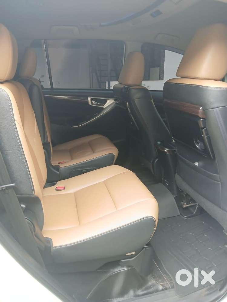 Toyota Innova Crysta 2.8z Automatic, 2021