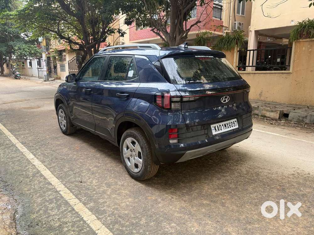 Hyundai Venue 1.2 S (o), 2022, Petrol