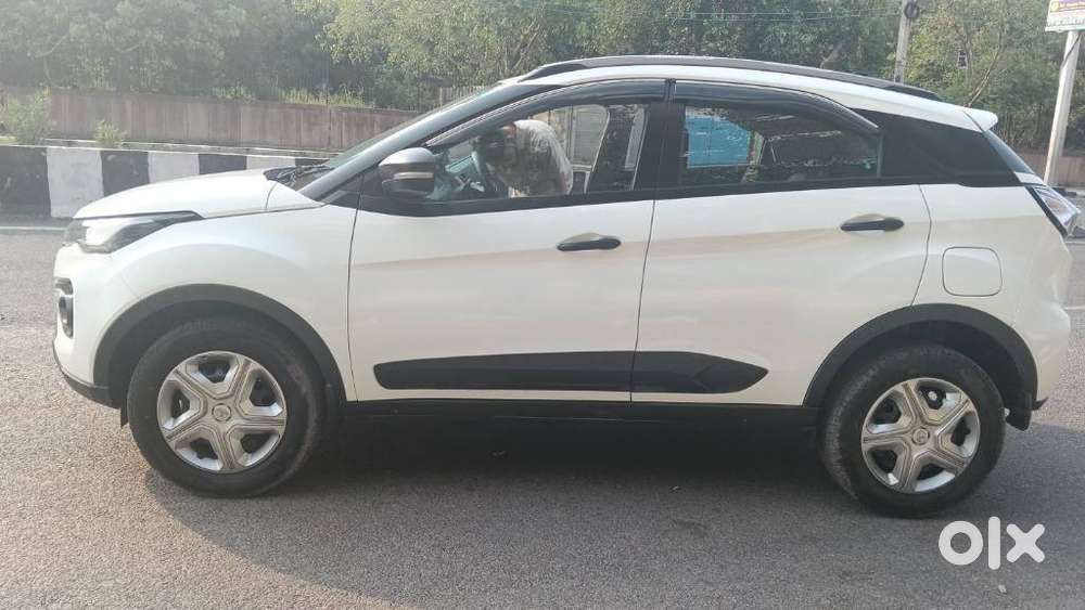 Tata Nexon 1.2 Revotron Xma Amt (s), 2022, Petrol