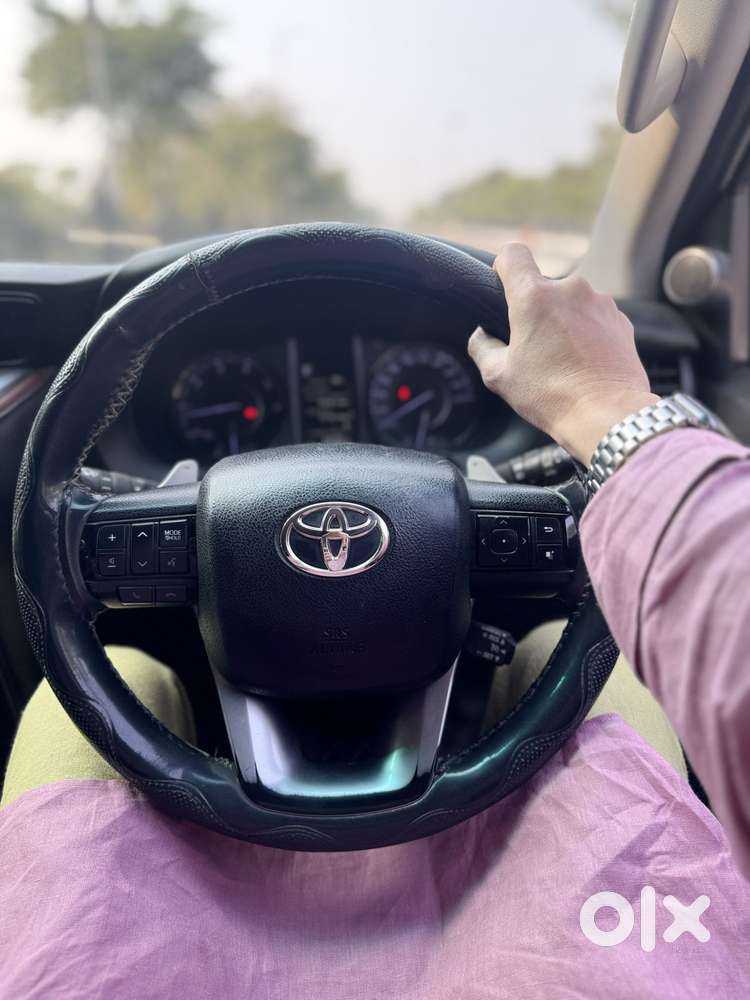 Toyota Fortuner Legender