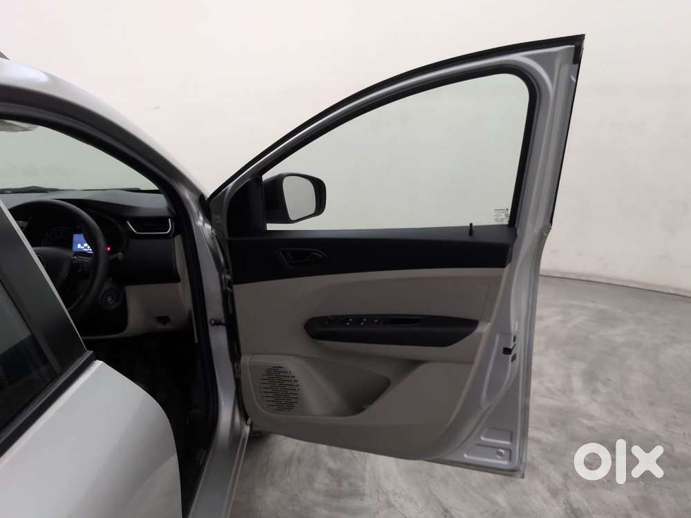 Renault Triber Rxt, 2022, Petrol
