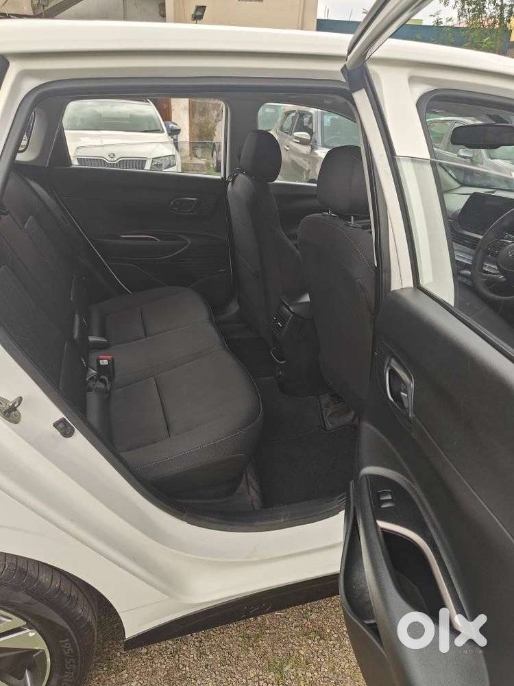 Hyundai New I20 1.2 Asta (o) Ivt, 2023, Petrol