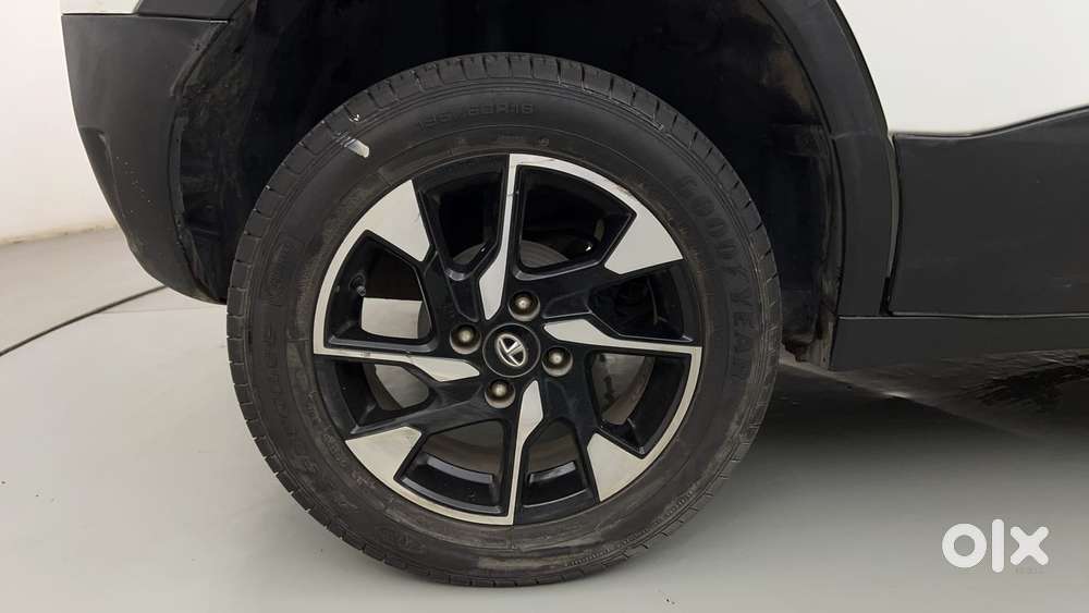 Tata Punch 1.2 Revotron Creative Amt Dual Tone, 2022, Petrol