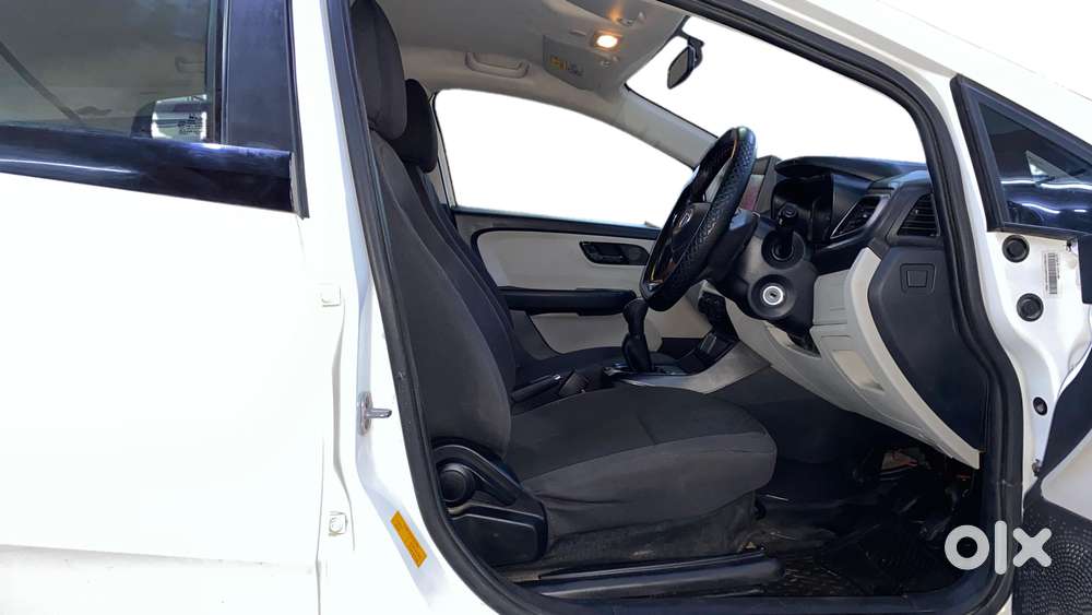 Tata Altroz 1.2 Xe, 2021, Petrol
